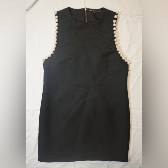 Dress with pearl - Picture 2 of 6